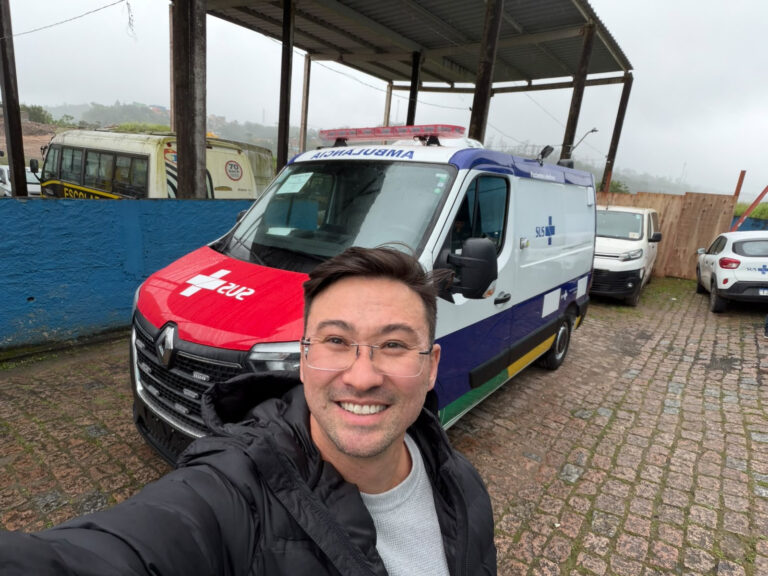 Rio Grande da Serra recebe nova ambulância para transporte eletivo de pacientes
